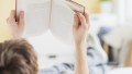 teen-reading-book